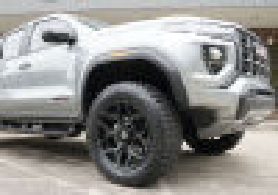 Superlift 2023-2024 Chevy Colorado/GMC Canyon 4WD 1 Inch GM Leveling Kit showcasing enhanced suspension