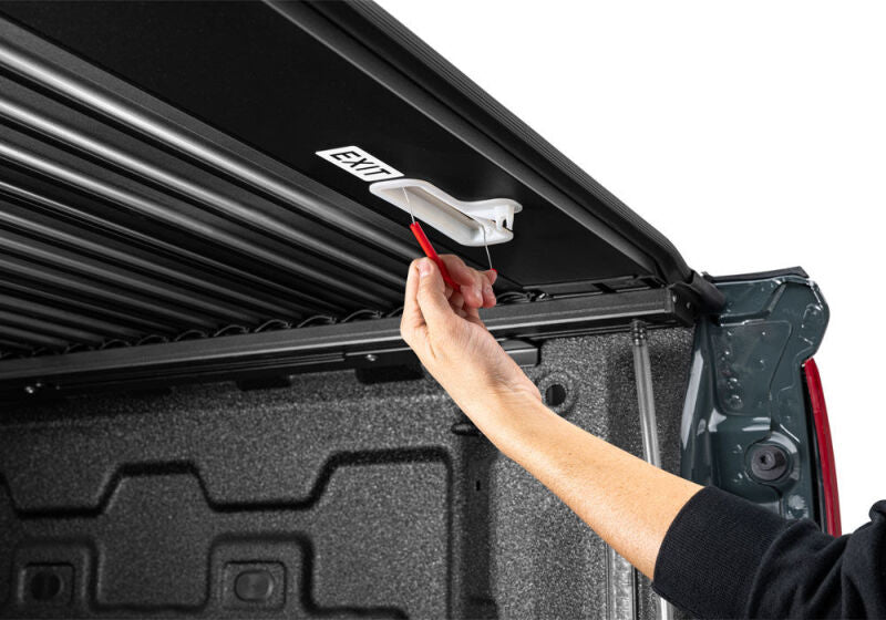 RealTruck 2019-2026 Chevy/GMC Silverado/Sierra 6ft 7in FlushFit Electric Retractable Cover