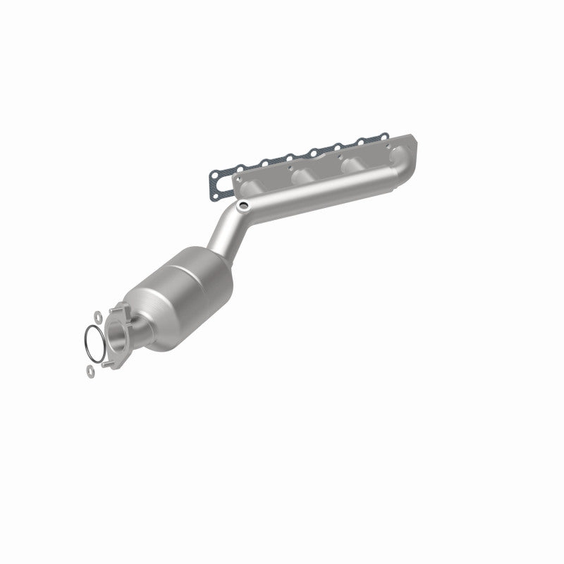 MagnaFlow Direct-Fit SS Catalytic Converter 04-06 Nissan Titan 5.6L V8 (California) - DTX Performance