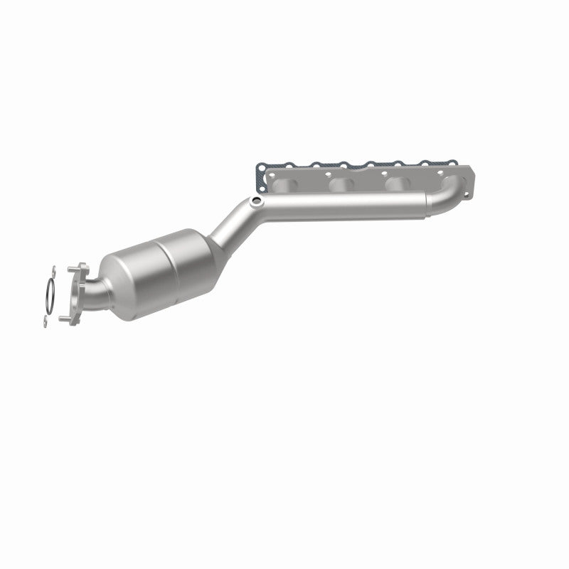 MagnaFlow Direct-Fit SS Catalytic Converter 04-06 Nissan Titan 5.6L V8 (California) - DTX Performance