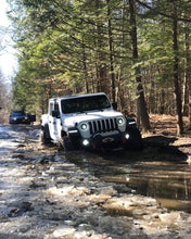 Load image into Gallery viewer, Oracle Jeep JL/Gladiator JT Oculus Switchback Bi-LED Projector Headlights - Amber/White Switchback - DTX Performance