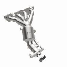 Load image into Gallery viewer, MagnaFlow OEM Grade 12-17 Toyota Prius C Federal / EPA Compliant Manifold Catalytic Converter - DTX Performance