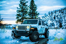 Load image into Gallery viewer, Oracle Jeep JL/Gladiator JT Oculus Switchback Bi-LED Projector Headlights - Amber/White Switchback - DTX Performance