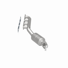 Load image into Gallery viewer, MagnaFlow Direct-Fit SS Catalytic Converter 04-06 Nissan Titan 5.6L V8 (California) - DTX Performance