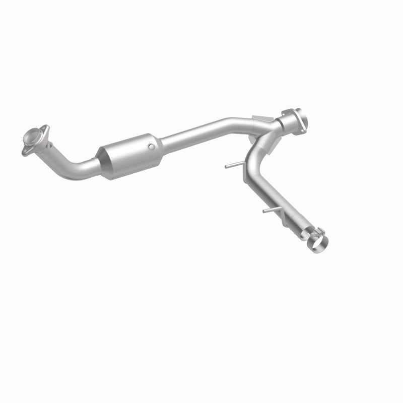 MagnaFlow Conv Direct Fit 05-06 Lincoln Navigator 5.4L w/ 3in Main Piping - DTX Performance