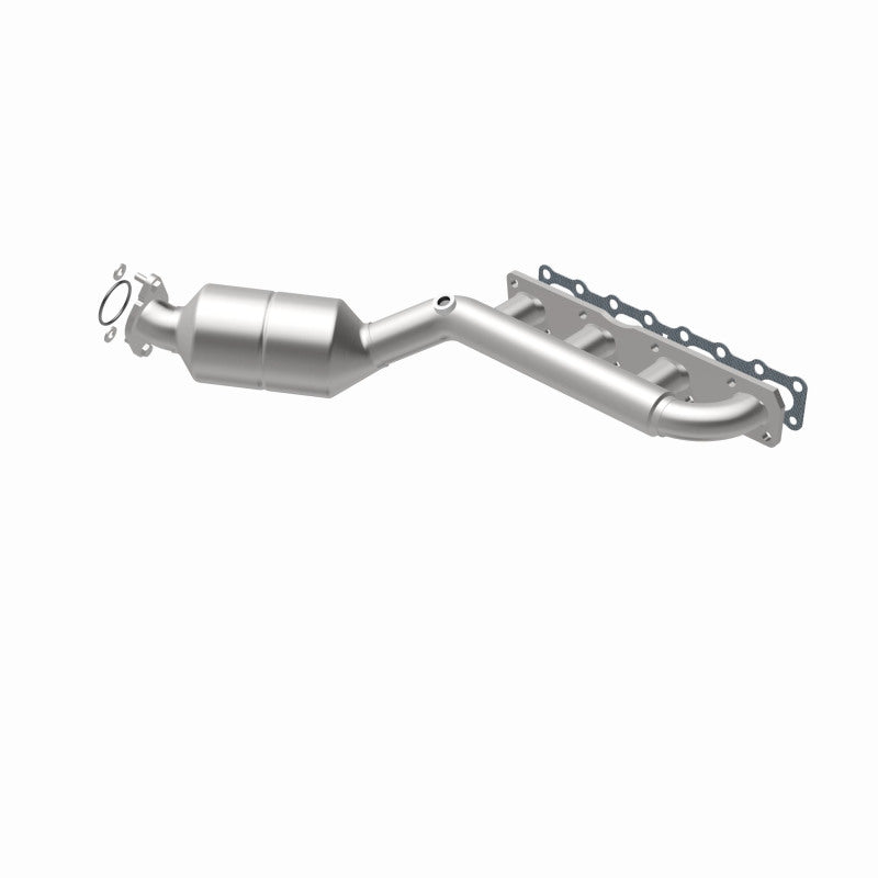 MagnaFlow Direct-Fit SS Catalytic Converter 04-06 Nissan Titan 5.6L V8 (California) - DTX Performance