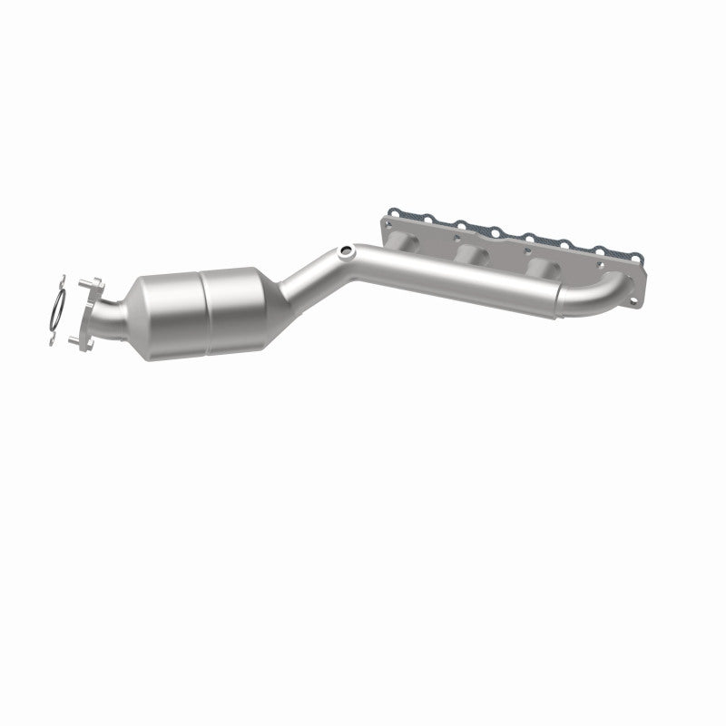 MagnaFlow Direct-Fit SS Catalytic Converter 04-06 Nissan Titan 5.6L V8 (California) - DTX Performance