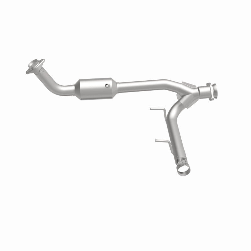 MagnaFlow Conv Direct Fit 05-06 Lincoln Navigator 5.4L w/ 3in Main Piping - DTX Performance