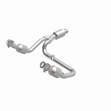 Load image into Gallery viewer, Magnaflow 14-15 Chevrolet Silverado 1500 5.3L Direct-Fit Catalytic Converter - DTX Performance