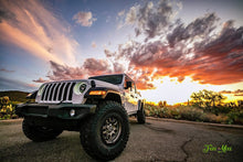 Load image into Gallery viewer, Oracle Jeep JL/Gladiator JT Oculus Switchback Bi-LED Projector Headlights - Amber/White Switchback - DTX Performance